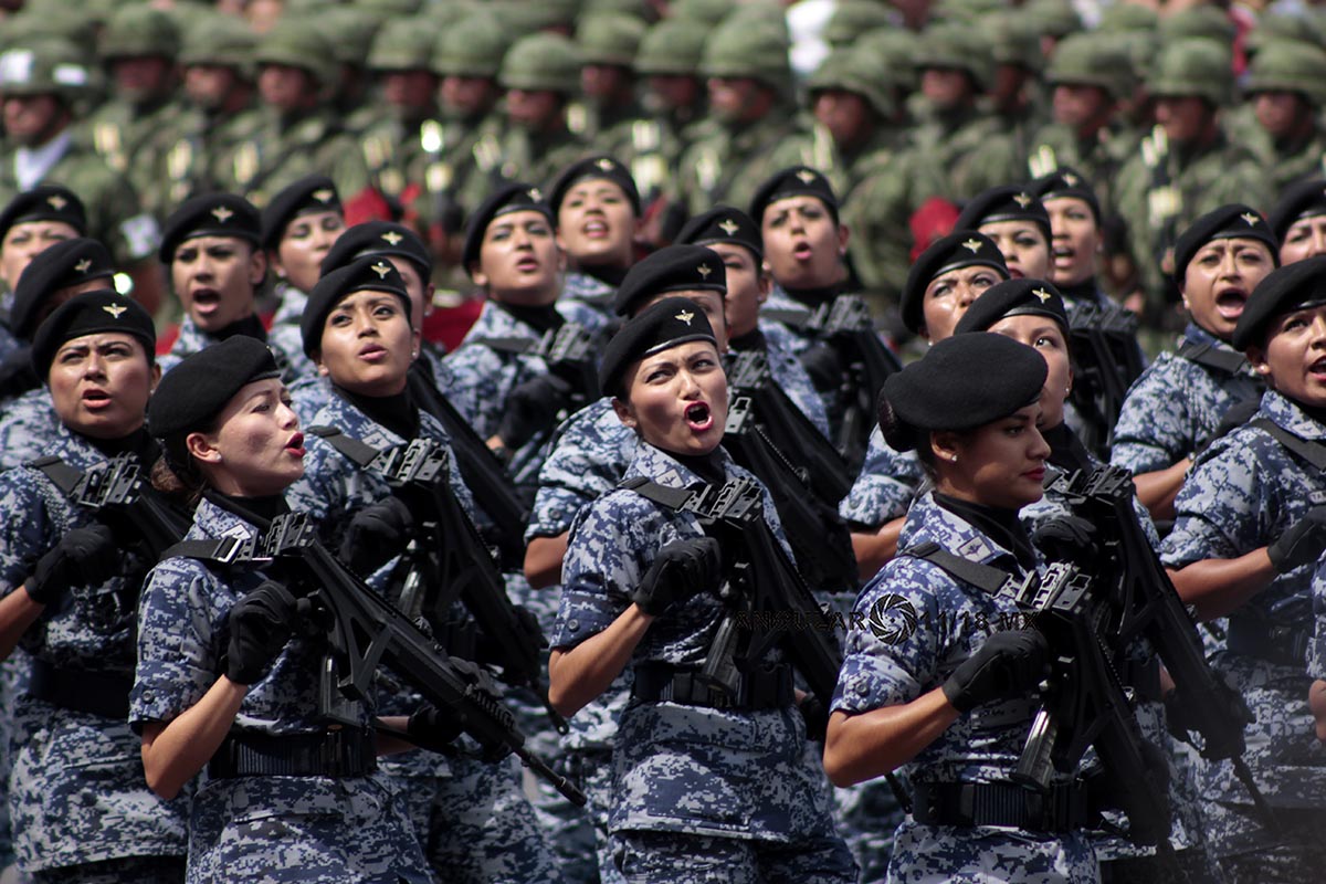 Participación Femenil en el Desfile Militar en el 206° Aniversario de la Independencia de México.