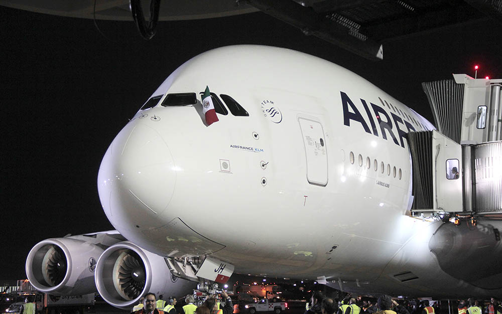 El  Gigantesco AIRBUS A380 Aterrizo en la Ciudad de México