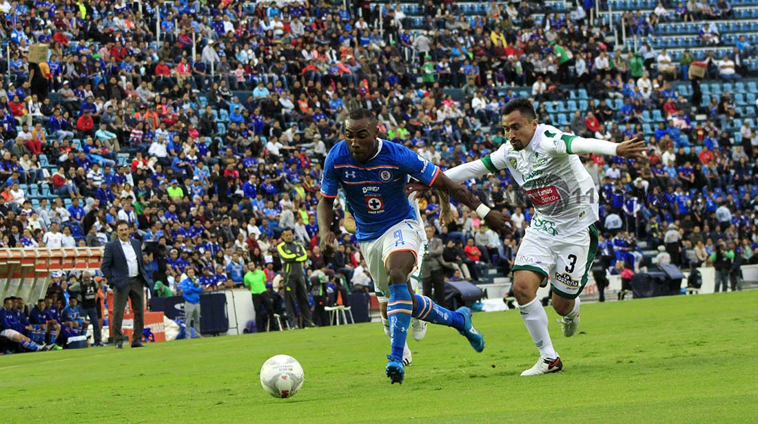 La Máquina del Cruz Azul  Se Impone 2-1 Sobre Jaguares de Chiapas