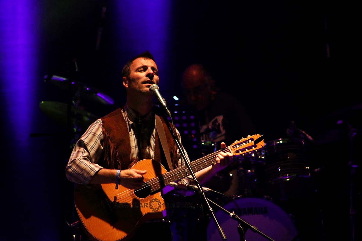 El Cantante Argentino Kevin Johansen se Presentó en el Teatro de la Ciudad