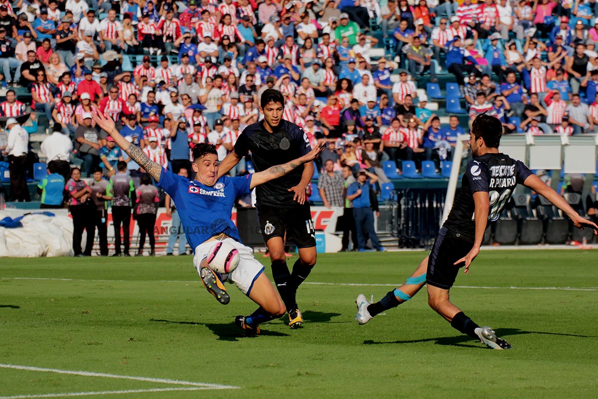 Cruz Azul y las Chivas  empatan 1-1 en la segunda jornada del torneo de apertura de la Liga MX 2017