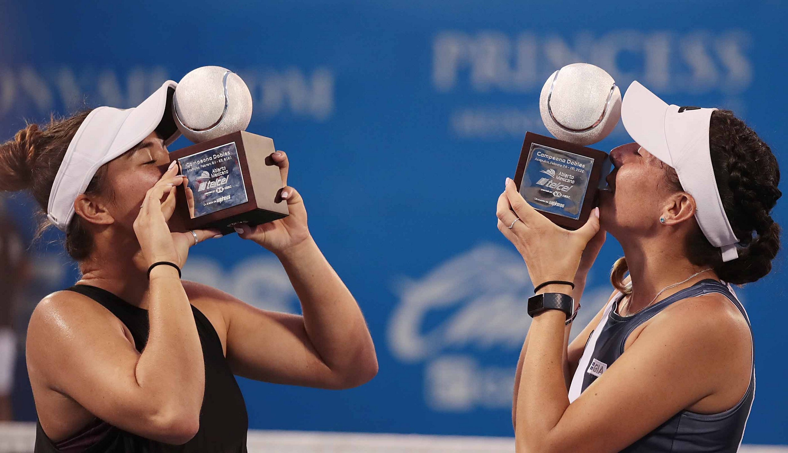 Giuliana Olmos  y Desirae Krawczyk Campeonas de Dobles en al AMT 2020