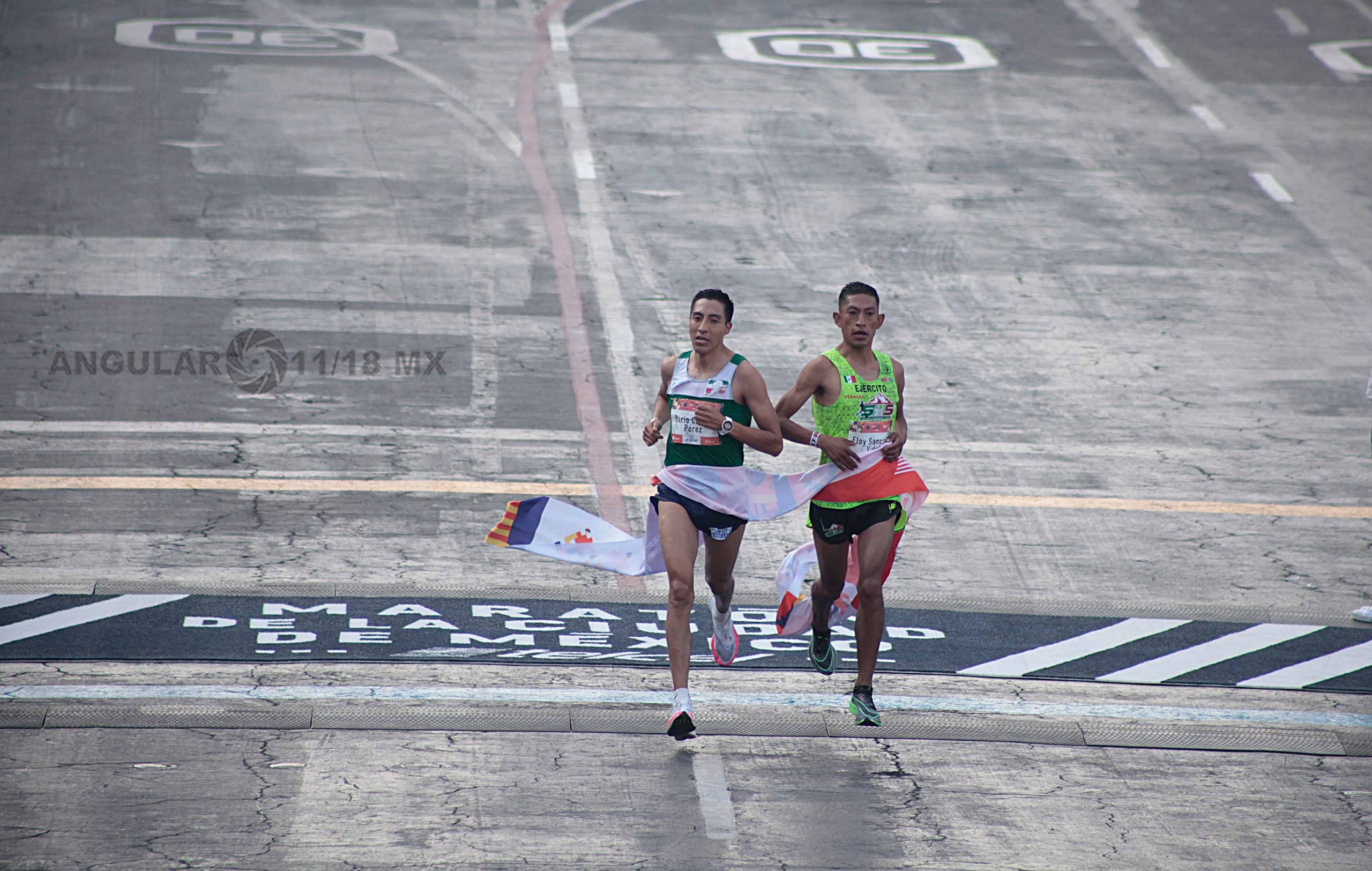 Mexicanos logran el 1-2 en el Maratón de la Ciudad de México 2021.