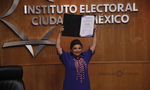 Clara Brugada recibe la constancia de mayoría como jefa de Gobierno de la CDMX.