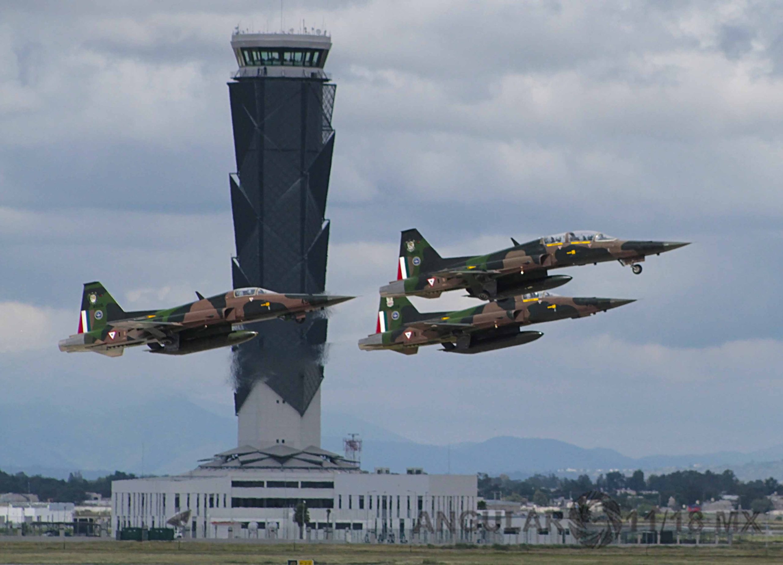Parada Aérea Militar 2025 en el 215 aniversario de la Independencia