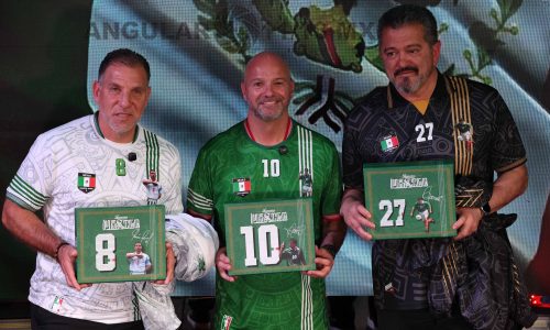 Presentan camiseta conmemorativa dedicada a las “Verdaderas leyendas de la Selección Nacional”
