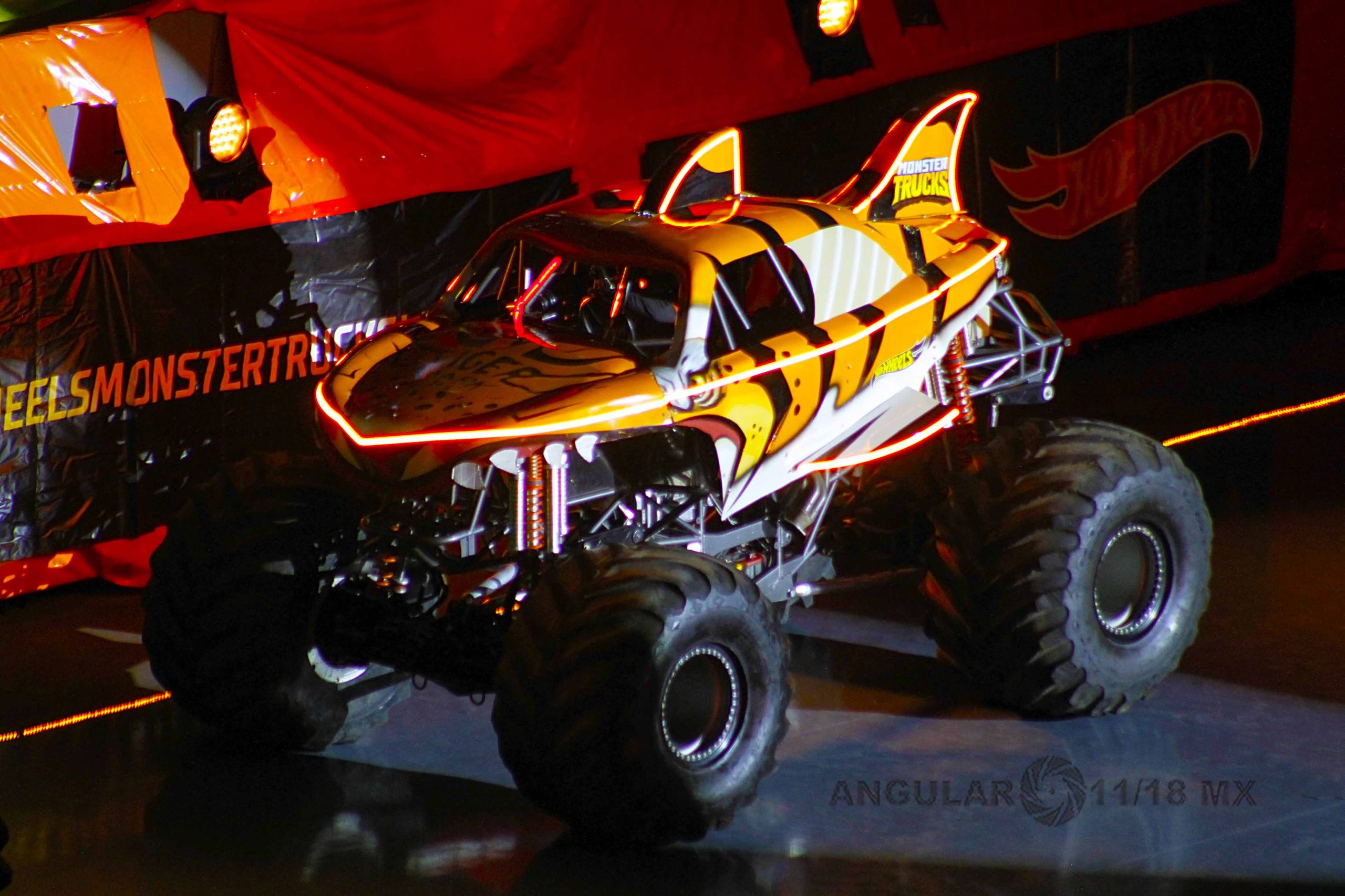 HOT WHEELS MONSTER TRUCKS LIVE GLOW-N-FIRE MEXICO 2026