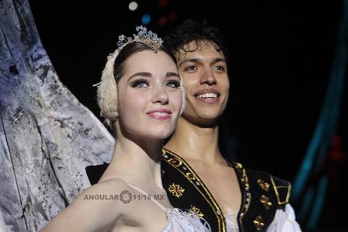 La Compañía Nacional de Danza presenta la 40ª  temporada El Lago de los Cisnes (9)