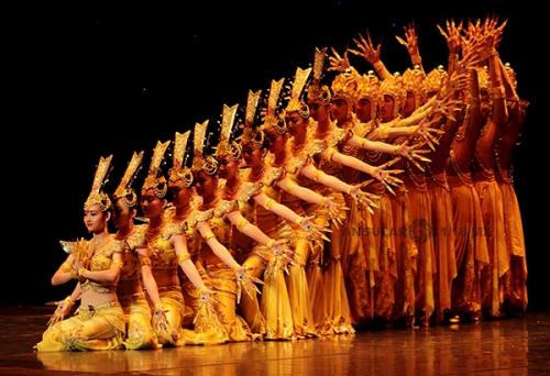el espectáculo chino  My Dream se presento en el teatro de la ciudad (2)